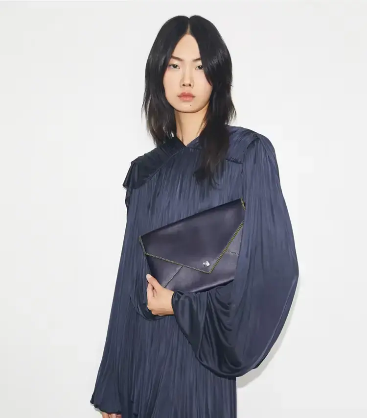 Smooth Leather Envelope Chain Pouch - Image 3